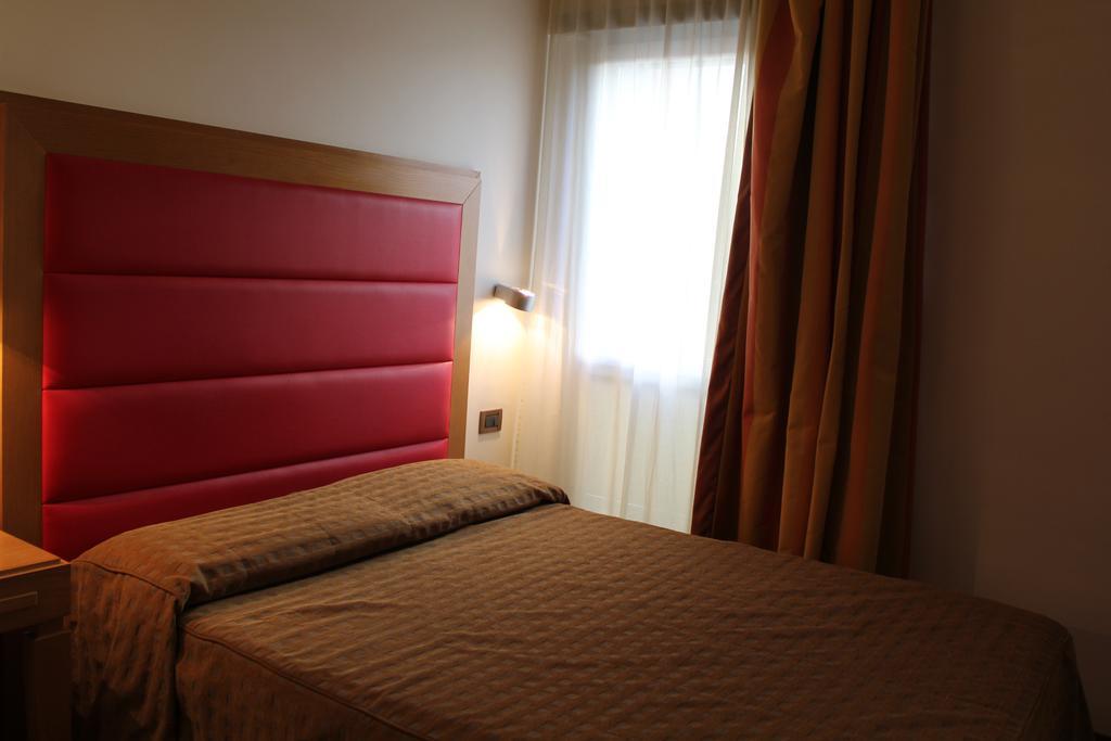 Hotel Castello L'Aquila Ngoại thất bức ảnh