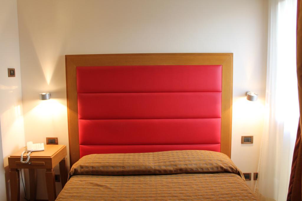 Hotel Castello L'Aquila Ngoại thất bức ảnh