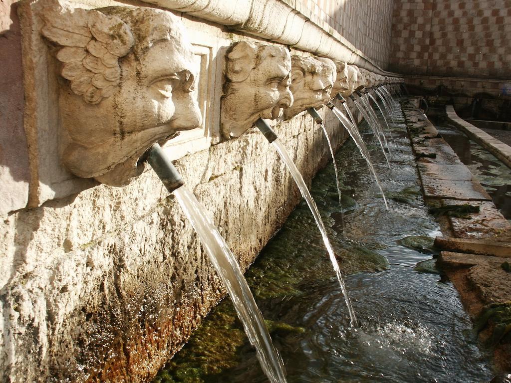 Hotel Castello L'Aquila Ngoại thất bức ảnh