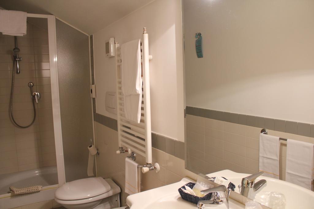 Hotel Castello L'Aquila Ngoại thất bức ảnh