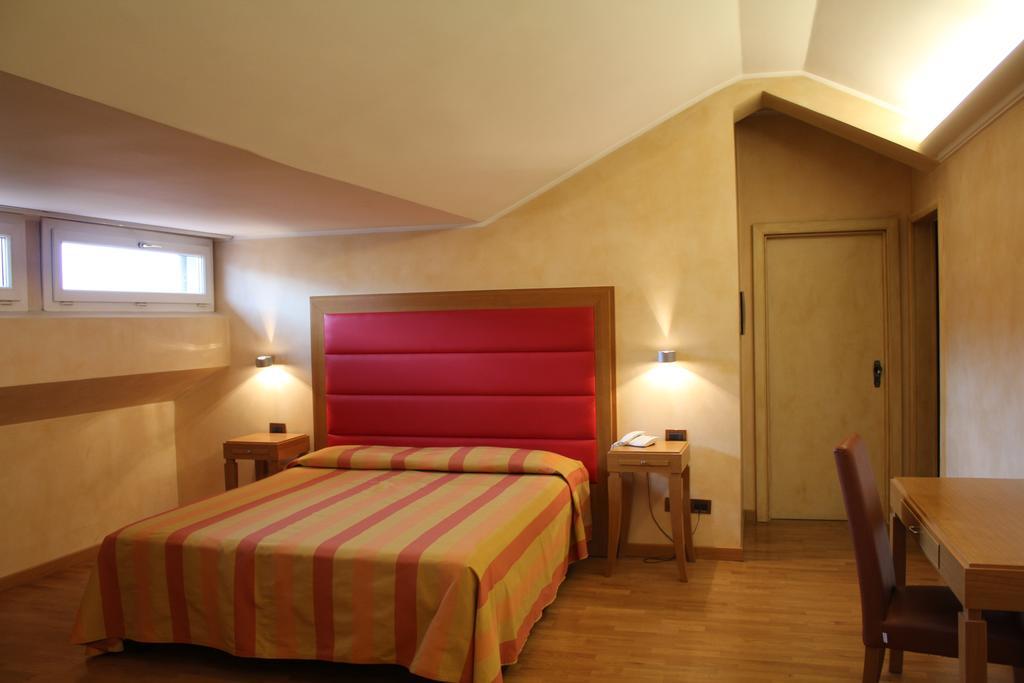 Hotel Castello L'Aquila Ngoại thất bức ảnh