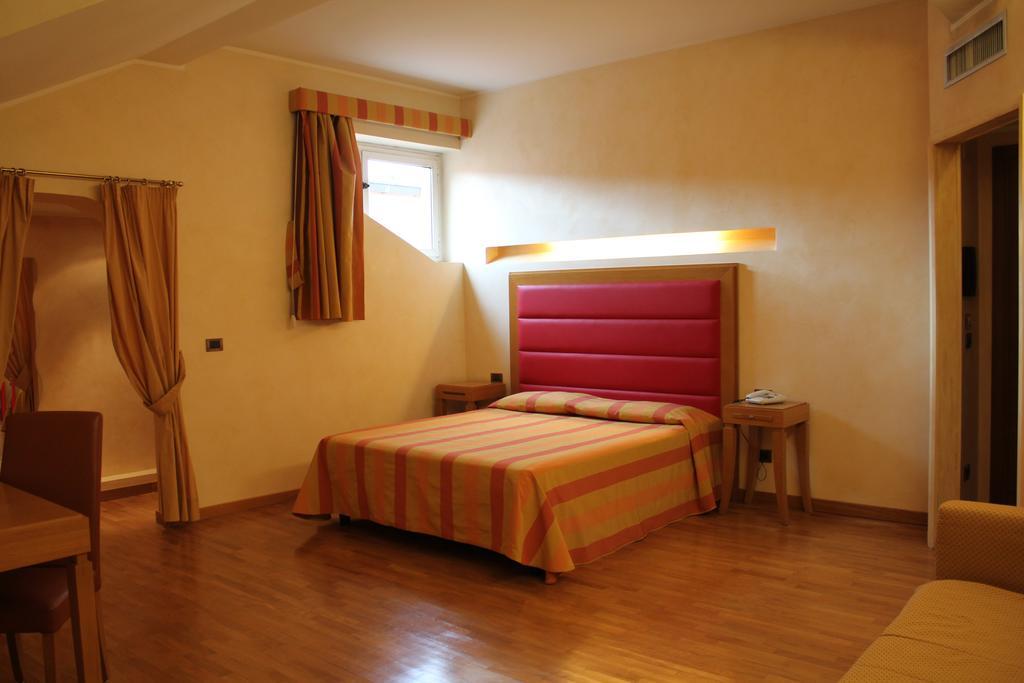 Hotel Castello L'Aquila Ngoại thất bức ảnh