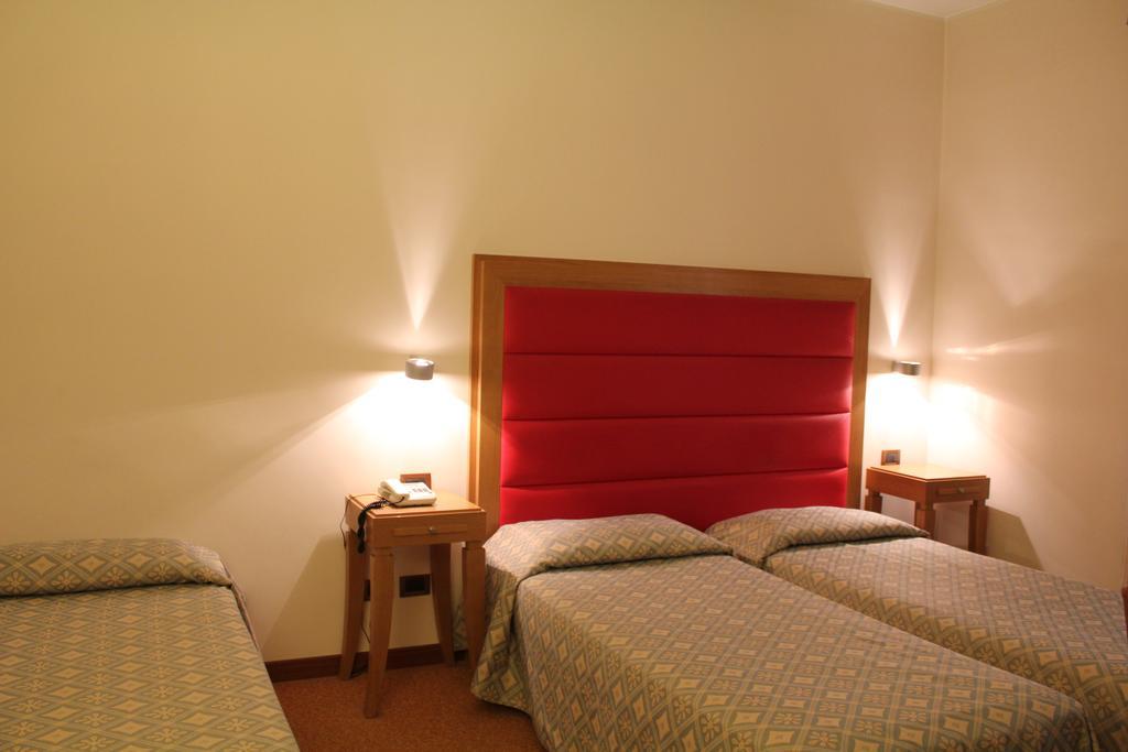 Hotel Castello L'Aquila Ngoại thất bức ảnh
